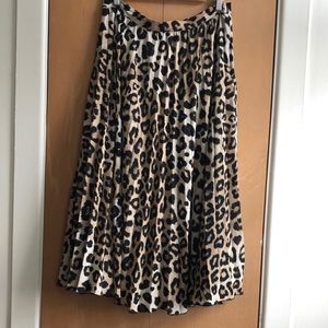 Banana Republic pleated leopard print skirt